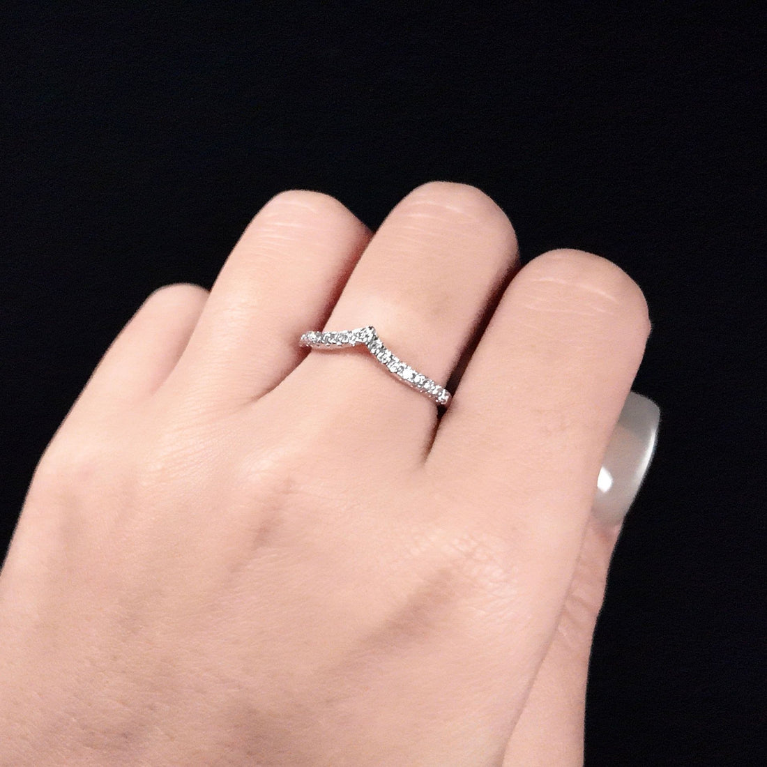 Elegant Luxury V Shaped Moissanite Ring