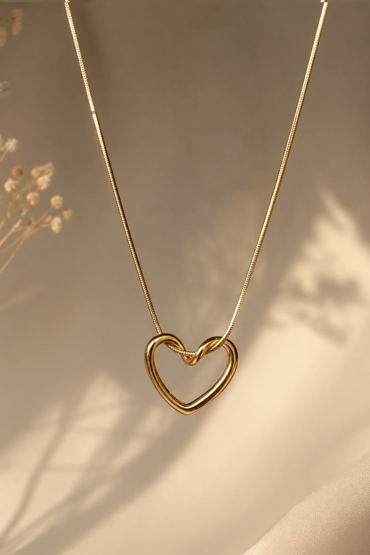 Minimal Gold Heart Pendant Necklace for Women | Elegant Everyday Jewelry