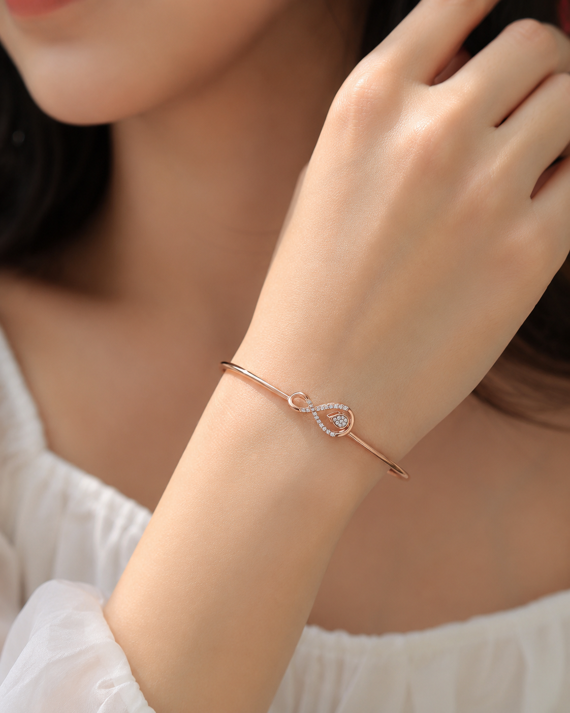 Elegant Rose Gold Infinity Bracelet with Sparkling Zircon Stones